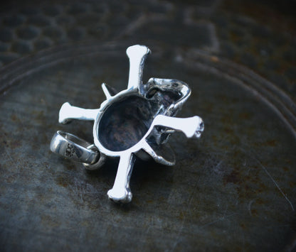 Colgante calavera con sombrero en plata · Vida Pirata