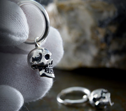 Hoop with skull in sterling silver, Earrings for men and women