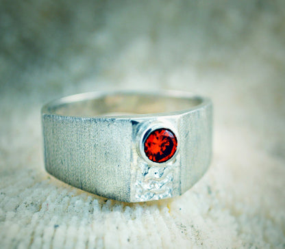 Solitario acéntrico, Anillo sello pequeño
