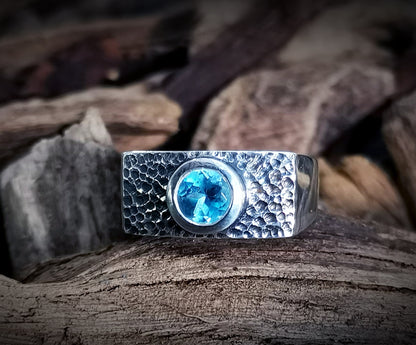 Anillo banda recto con piedra natural