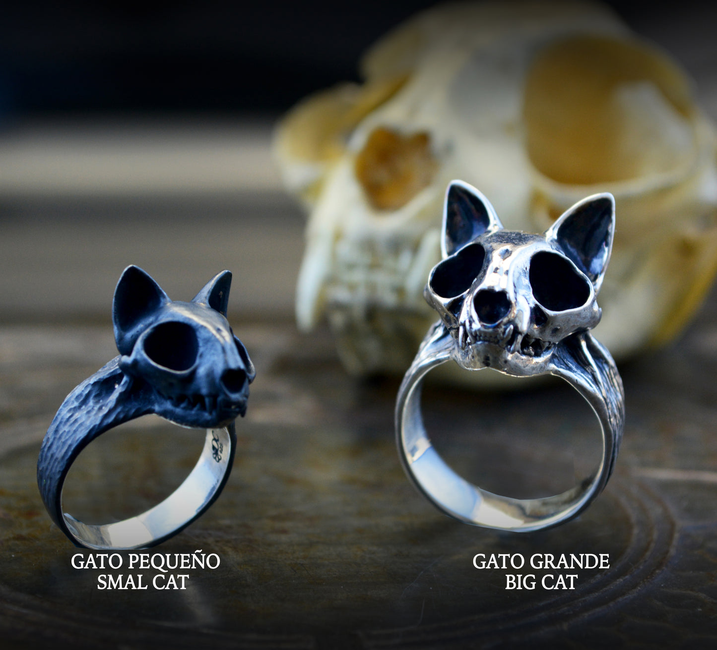 Anillo cráneo de gato pequeño, Cráneo felino pequeño hecho a mano en plata de ley