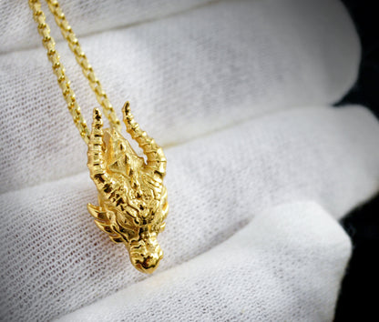 Pequeño colgante cabeza de dragon, Hecho a mano en plata deley maciza, Joyerias mistica y mitologica