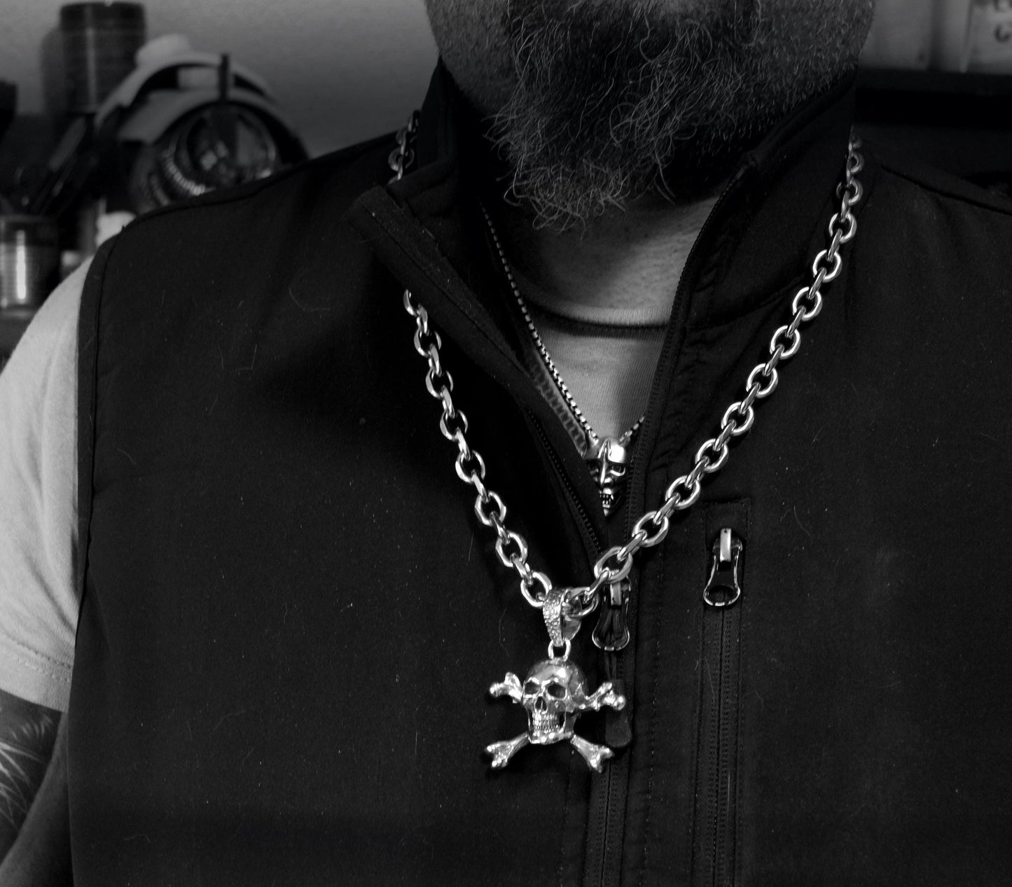 Colgante Calavera Pirata XL Plata de Ley | Jolly Roger Hecho a Mano | Joyería Gótica Biker Rock Halloween
