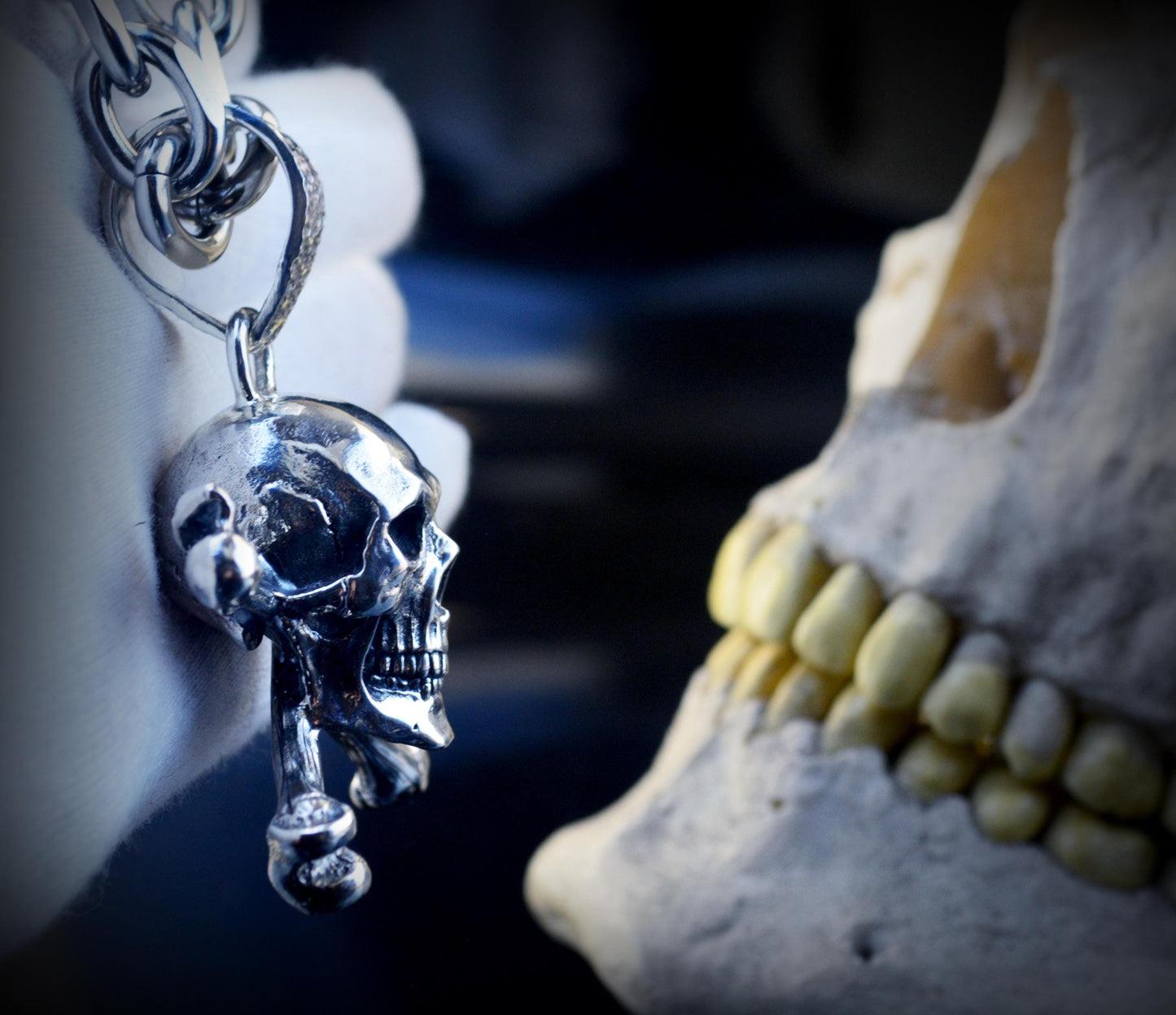 Colgante Calavera Pirata XL Plata de Ley | Jolly Roger Hecho a Mano | Joyería Gótica Biker Rock Halloween