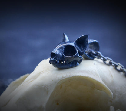 Colgante pequeño calavera de gato en plata | Joyería alternativa artesanal | Hecho a mano