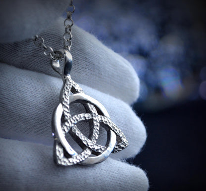 Colgante Triketa celta vikingo en plata de ley 925 | Amuleto artesanal de protección unisex