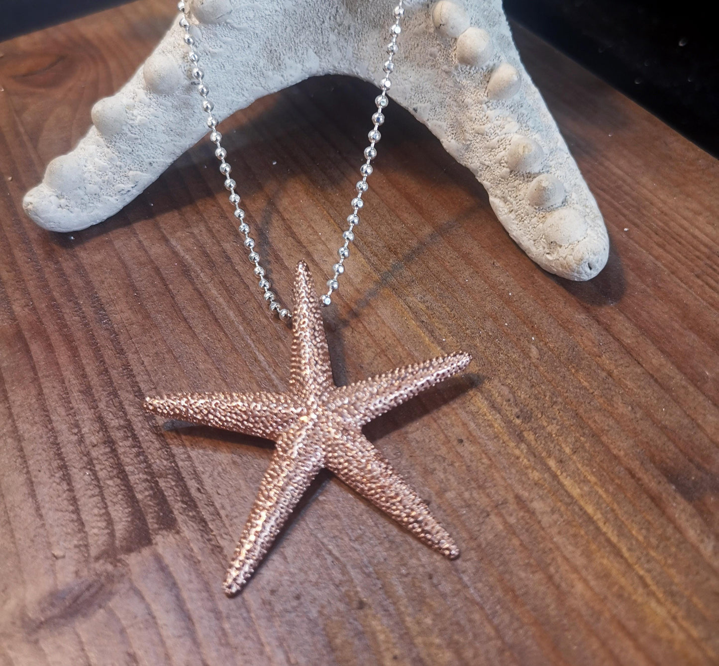 Colgante estrella de mar grande  hecho a mano en plata de ley, joyería oceánica bañada en oro, un regalo único para los amantes de la playa.
