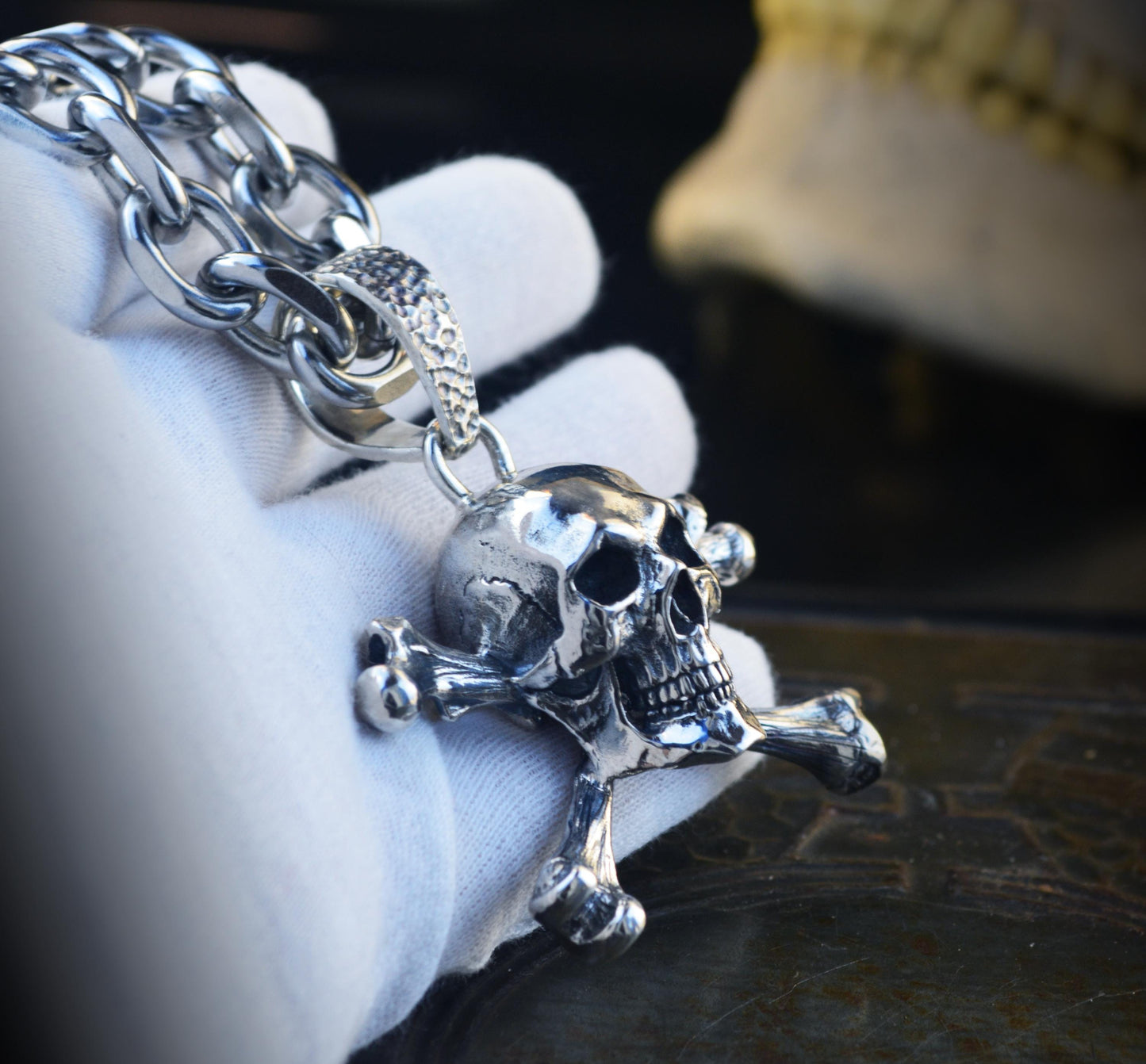 Colgante Calavera Pirata XL Plata de Ley | Jolly Roger Hecho a Mano | Joyería Gótica Biker Rock Halloween