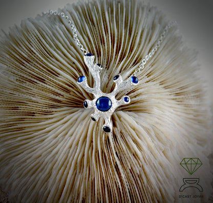 Gargantilla coral con gemas engastadas, Joyeria del mar