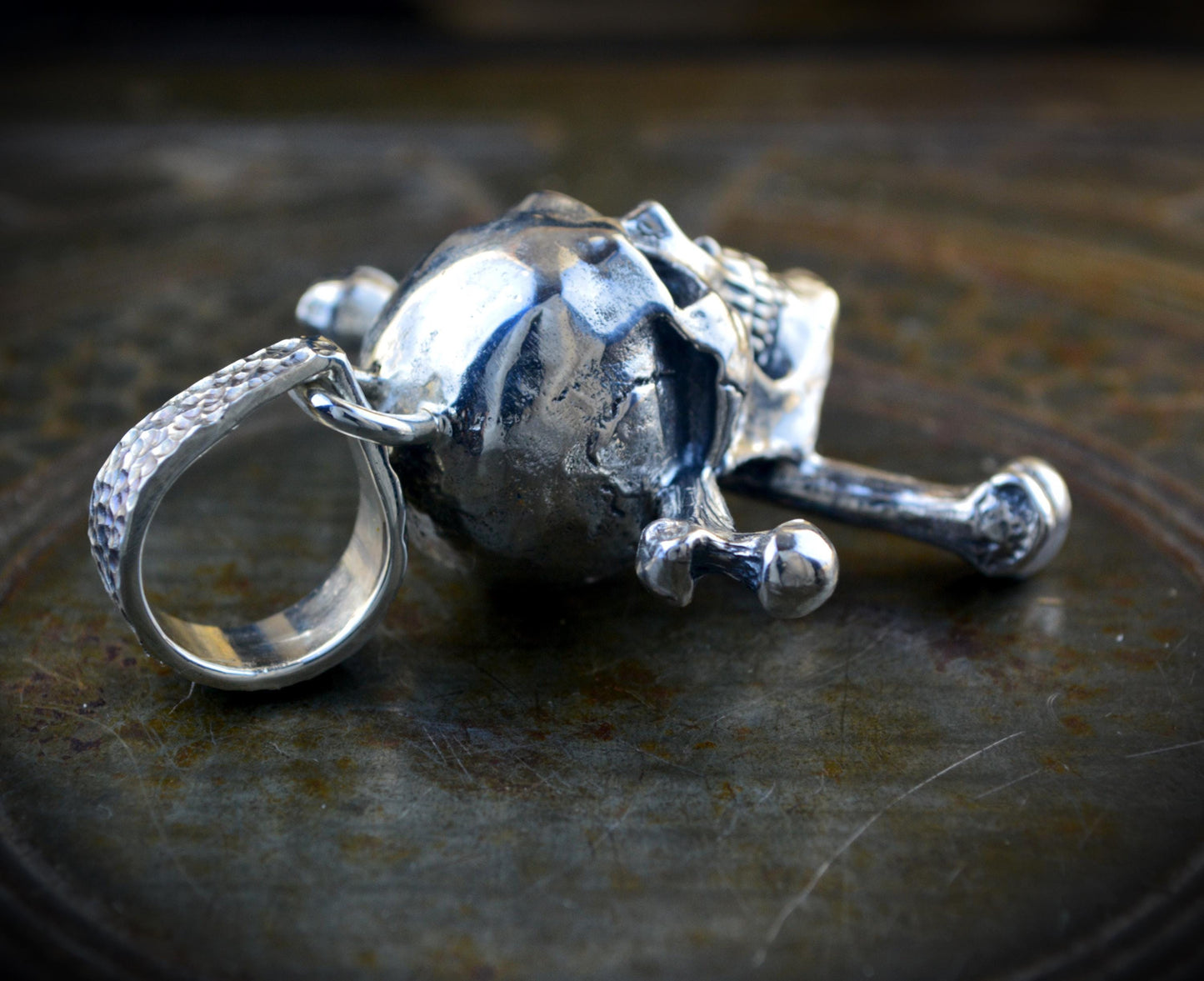 Colgante Calavera Pirata XL Plata de Ley | Jolly Roger Hecho a Mano | Joyería Gótica Biker Rock Halloween