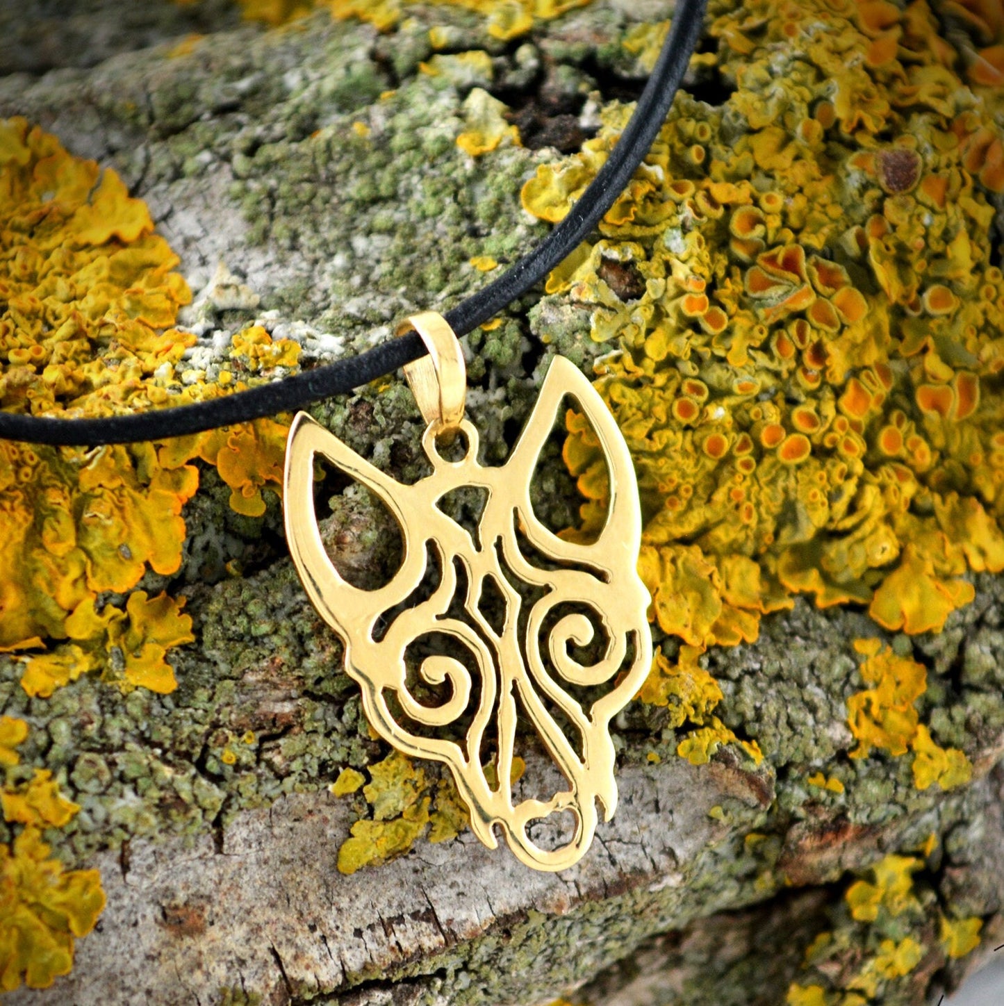 Colgante lobo vikingo hecho a mano en oro sólido, Joyería vikinga de oro