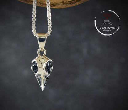 Colgante vikingo pequeño plata 925 de cráneo cuervo