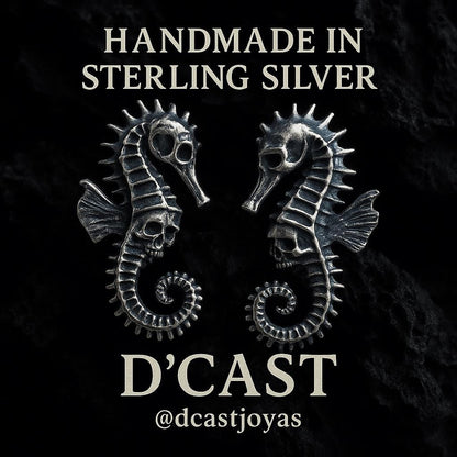 Pendientes caballito de mar con calavera en plata de ley – Joyería alternativa unisex | Gótico oceánico, punk, talismán hecho a mano
