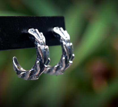 Aro pequeño rústico unisex en plata de ley, Diseño rama de coral hecho a mano