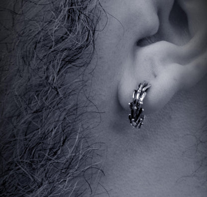 Aro pequeño rústico unisex en plata de ley, Diseño rama de coral hecho a mano