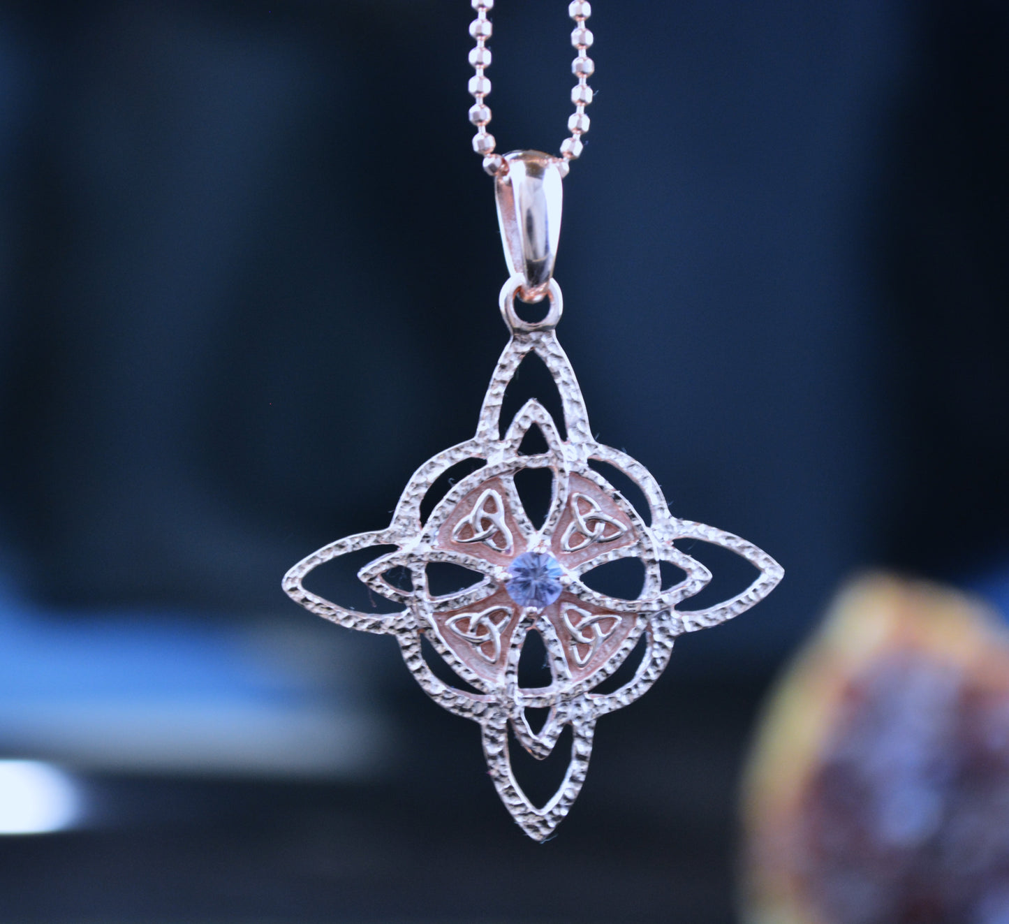 Massiver Hexenknoten-Anhänger aus Sterlingsilber mit Naturstein, handgefertigter Anhänger, schützende Halskette, Silberanhänger mit Amethyst