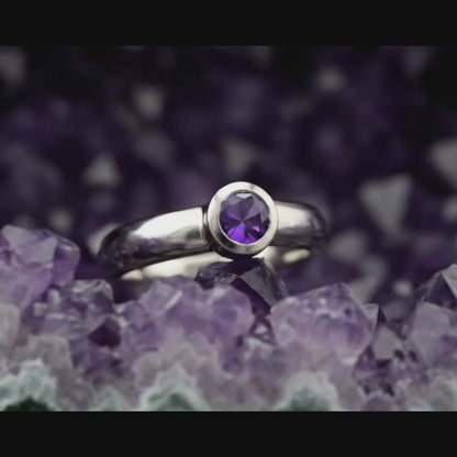 Halo – Anillo de plata con gema engastada