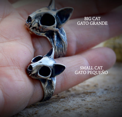 Anillo cráneo de gato pequeño, Cráneo felino pequeño hecho a mano en plata de ley