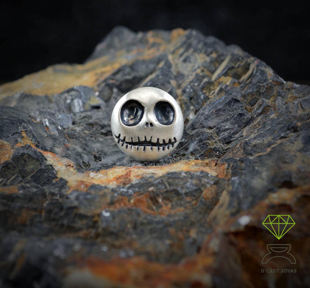 Jack Skellington Silber Pin, Weihnachtsgeschenk, massiver Silber Pin, Totenkopf Silber Pin, handgemachter Pin