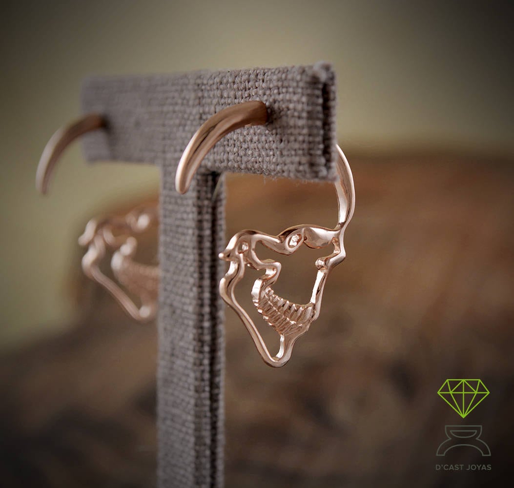 Pendiente de aro plata 925 calavera rosa, Aro perfil calavera con baño oro rosa 18k, Falso dilatador,  Joyería gótica, Pendiente artesanal - D´Cast