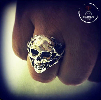 Anillo calavera Cthulhu de plata maciza con rubíes naturales y texturas rústicas, anillo Memento mori - D´Cast