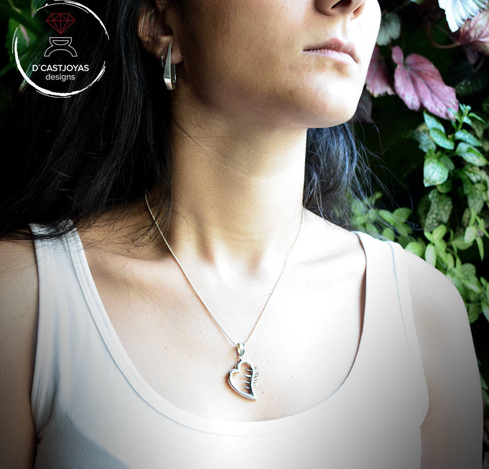 Colgante Corazon espinado, Collar corazón plata maciza y espinas atravesadas en bronce, Collar corazón resquebrajado - D´Cast
