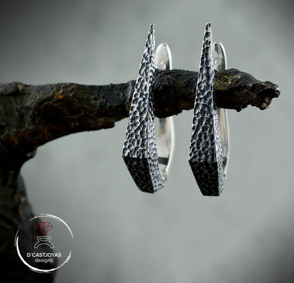 Aros de plata daga piedra ,Pendiente artesanal, Pendientes garfio de plata 925, Joyeria Punk, Joyeria contemporánea, Novia gótica - D´Cast