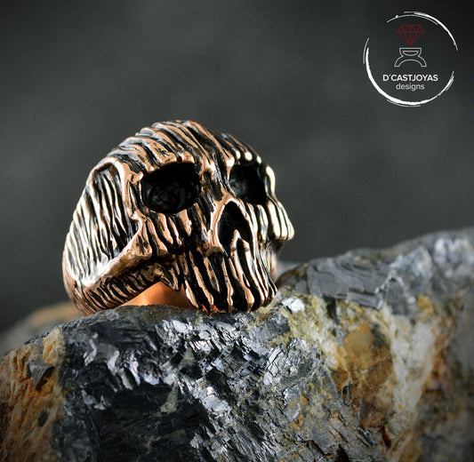 Anillo Calavera bronce macizo, Anillo Texturas corteza de árbol, Anillo calavera del bosque, Joyería para Hombre, Hecho a mano, Memento Mori - D´Cast