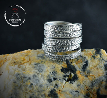 Hammered Continuous Wire Silver Ring, Infinity Band Ring, Infinity Loop Ring, Contemporary Jewelry