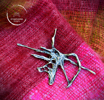 Broche plata Corazón, Broche artístico, Joyería de la naturaleza, Joyería contemporánea, Broche artesanal, Joyería urbana, Joyería unisex - D´Cast