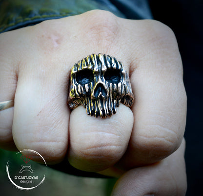 Anillo Calavera bronce macizo, Anillo Texturas corteza de árbol, Anillo calavera del bosque, Joyería para Hombre, Hecho a mano, Memento Mori - D´Cast