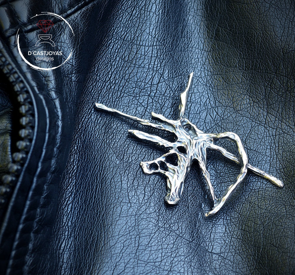 Broche plata Corazón, Broche artístico, Joyería de la naturaleza, Joyería contemporánea, Broche artesanal, Joyería urbana, Joyería unisex - D´Cast