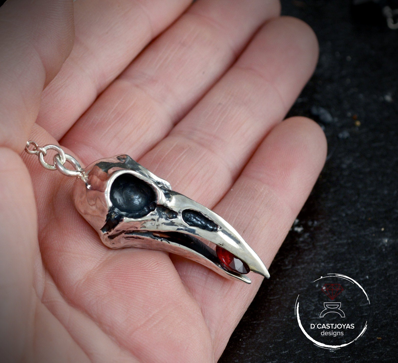 Colgante  plata 925 de cráneo cuervo con amatista, Colgante de Tótem Cuervo - D´Cast