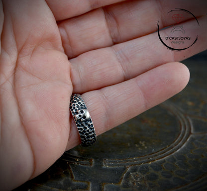 Ring with skull, Hammered silver alliance, Skull alliances, Biker alliances, Gothic alliances, Punk girlfriend gift