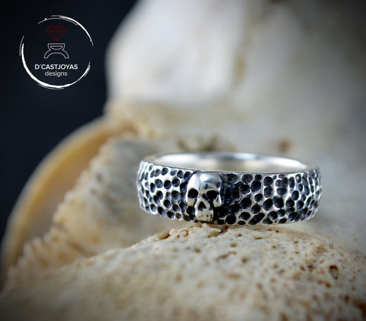 Ring with skull, Hammered silver alliance, Skull alliances, Biker alliances, Gothic alliances, Punk girlfriend gift