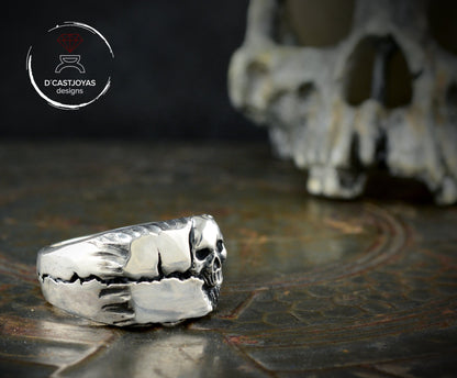 Silberner Totenkopfring, gebrochener quadratischer Siegelring mit geschnitztem Totenkopf, cooler Herrenring, Herrenschmuck, handgefertigter Ring