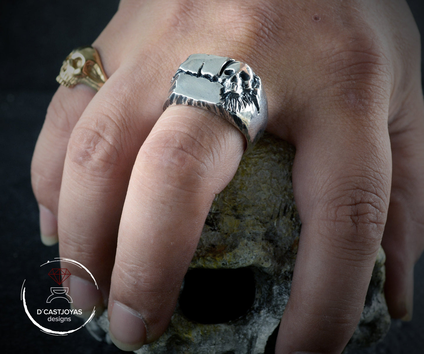 Silberner Totenkopfring, gebrochener quadratischer Siegelring mit geschnitztem Totenkopf, cooler Herrenring, Herrenschmuck, handgefertigter Ring