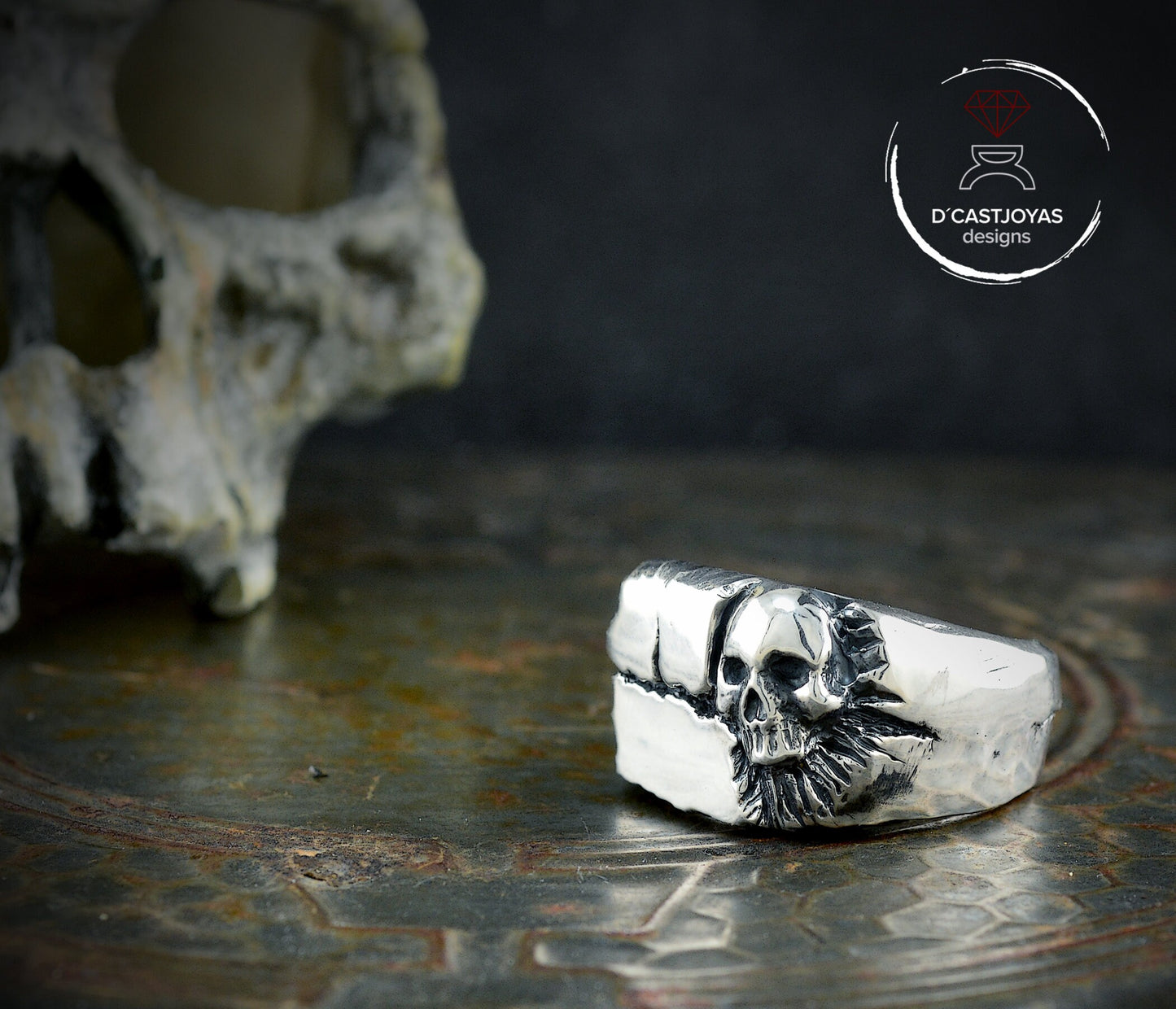 Silberner Totenkopfring, gebrochener quadratischer Siegelring mit geschnitztem Totenkopf, cooler Herrenring, Herrenschmuck, handgefertigter Ring