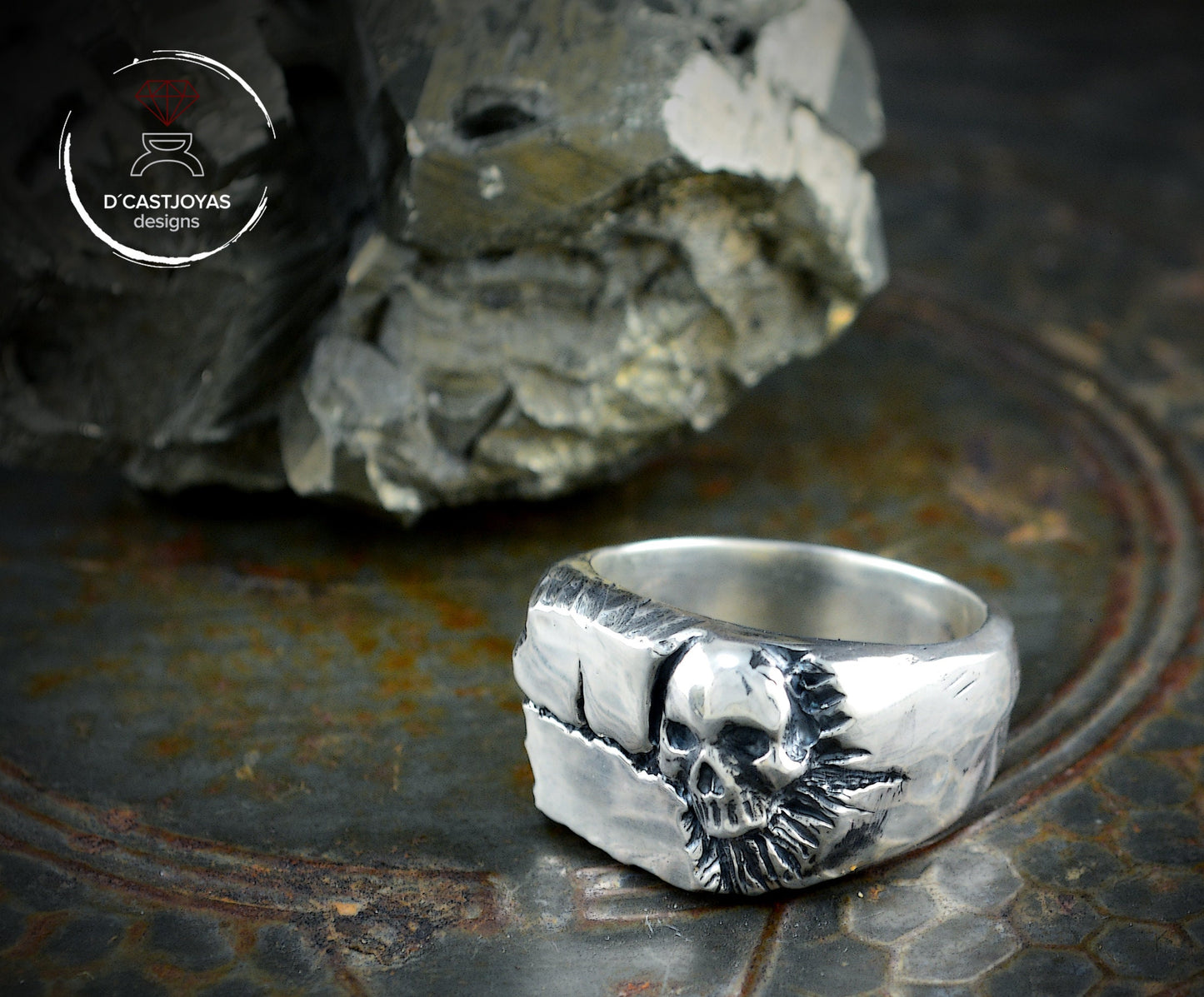 Silberner Totenkopfring, gebrochener quadratischer Siegelring mit geschnitztem Totenkopf, cooler Herrenring, Herrenschmuck, handgefertigter Ring