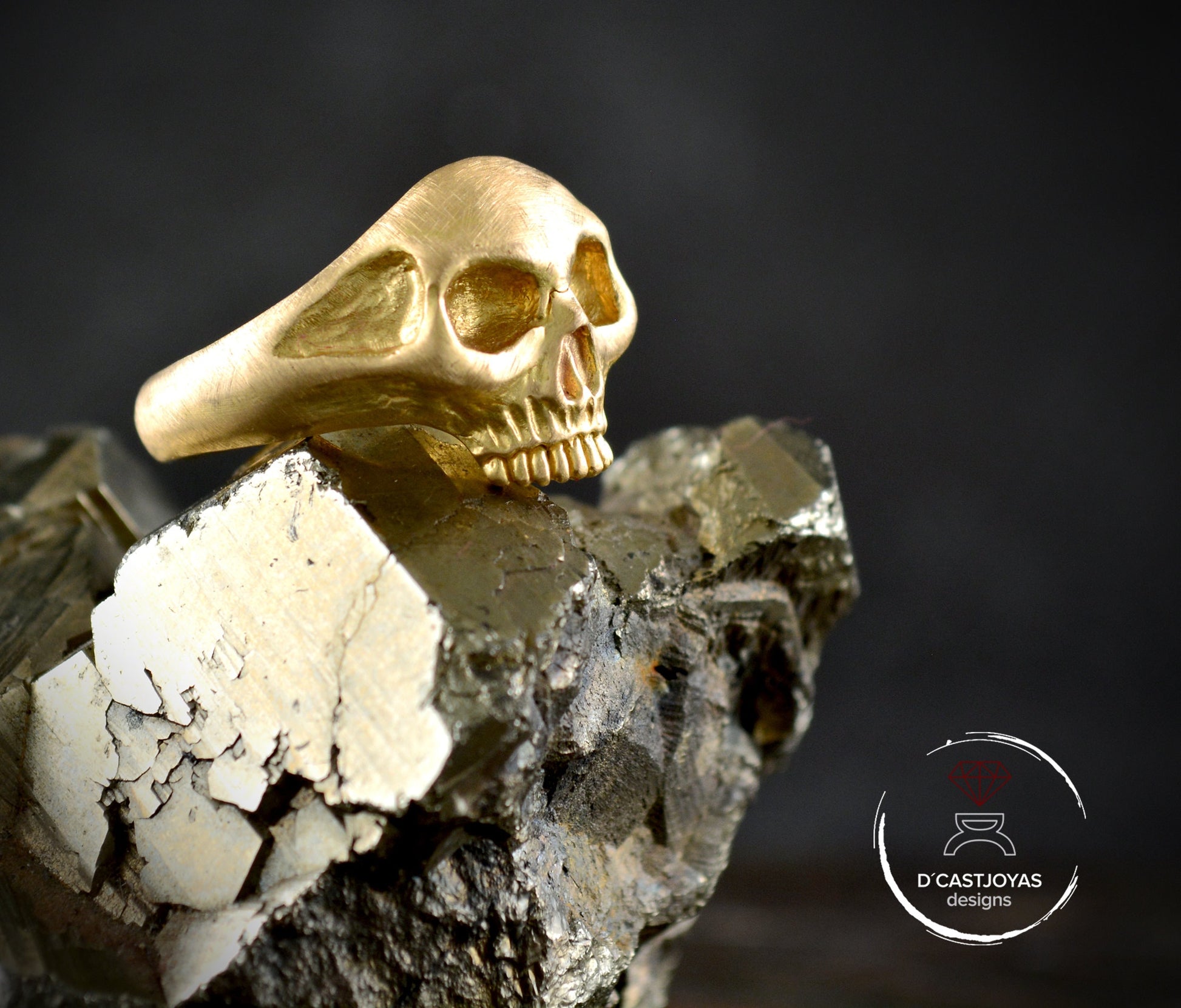 Gold mummy skull ring, Solid gold skull engagement ring, Memento mori ring, Gothic wedding ring