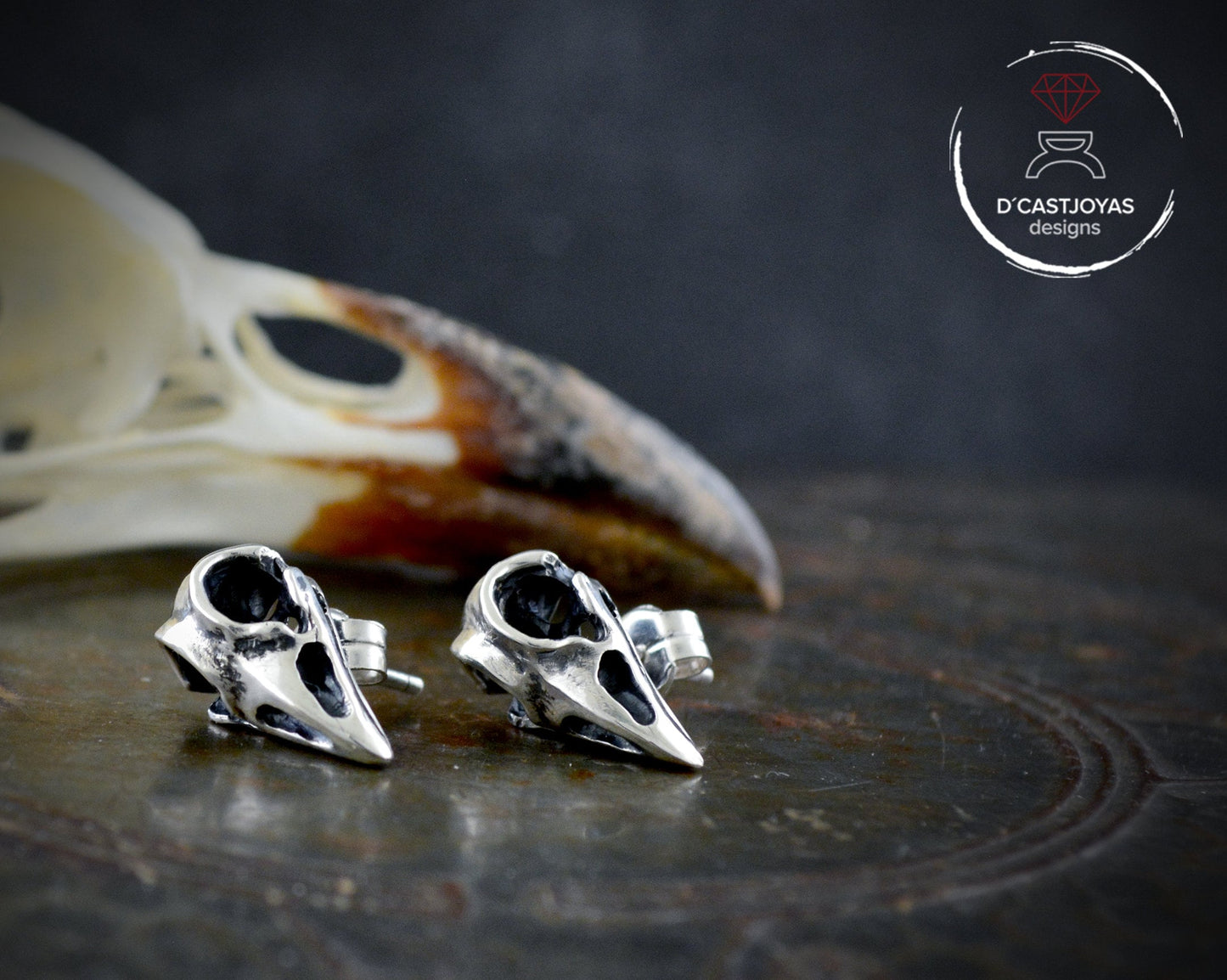 Pendientes cuervos de Odín  en plata de ley maciza con texturas oxidadas, Pendiente calaveras pájaro, Regalo para novia gótica