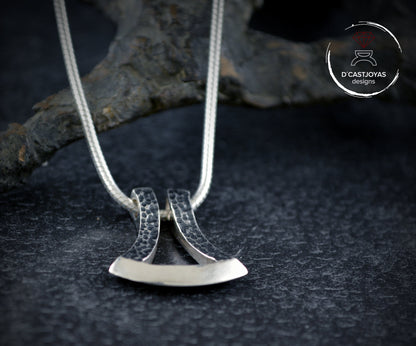Colgante moderno  en plata 925 hacha Thor con texturas martilladas, Talismán colgante  hombre,  Nueva joyería vikinga