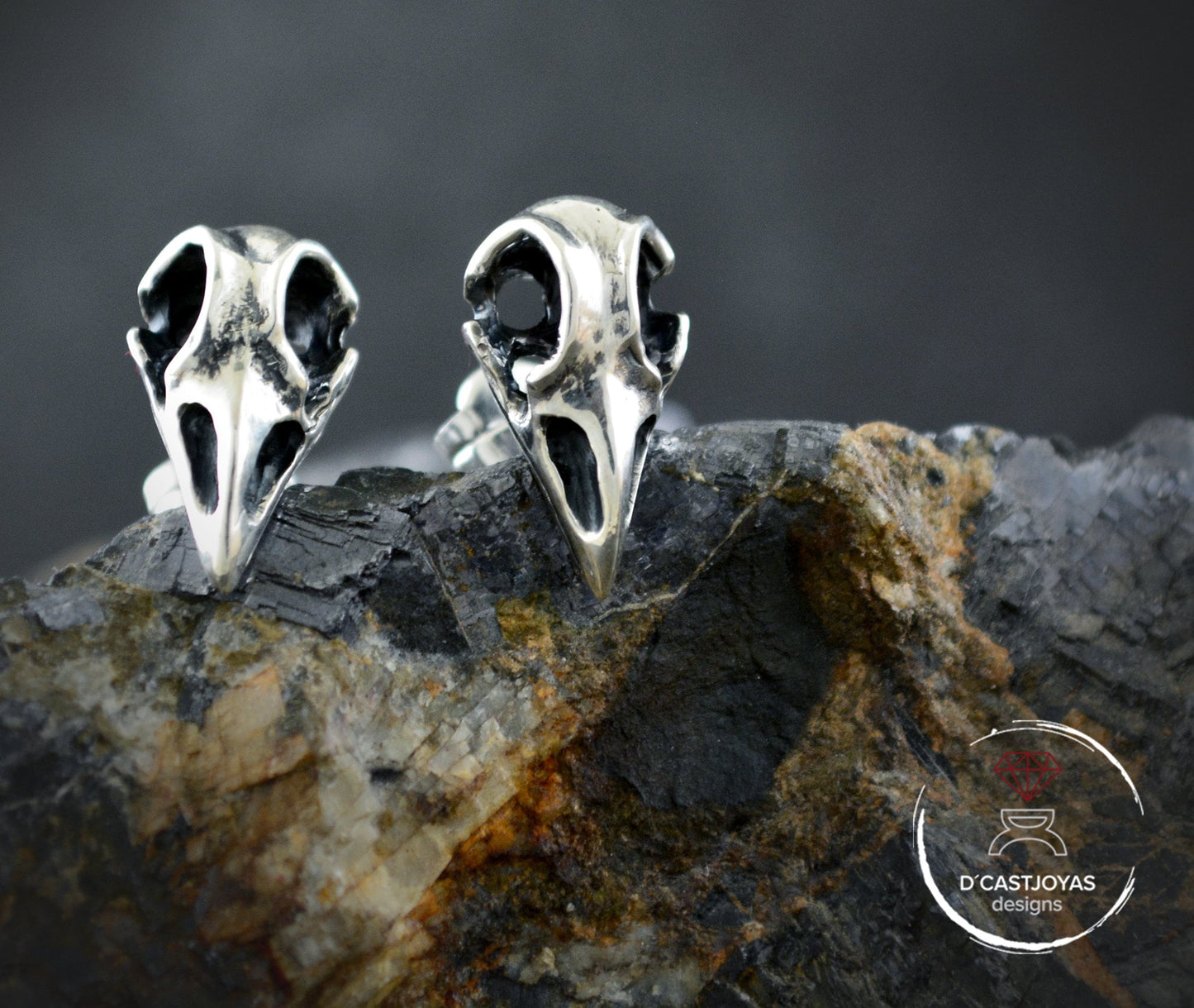 Pendientes cuervos de Odín  en plata de ley maciza con texturas oxidadas, Pendiente calaveras pájaro, Regalo para novia gótica