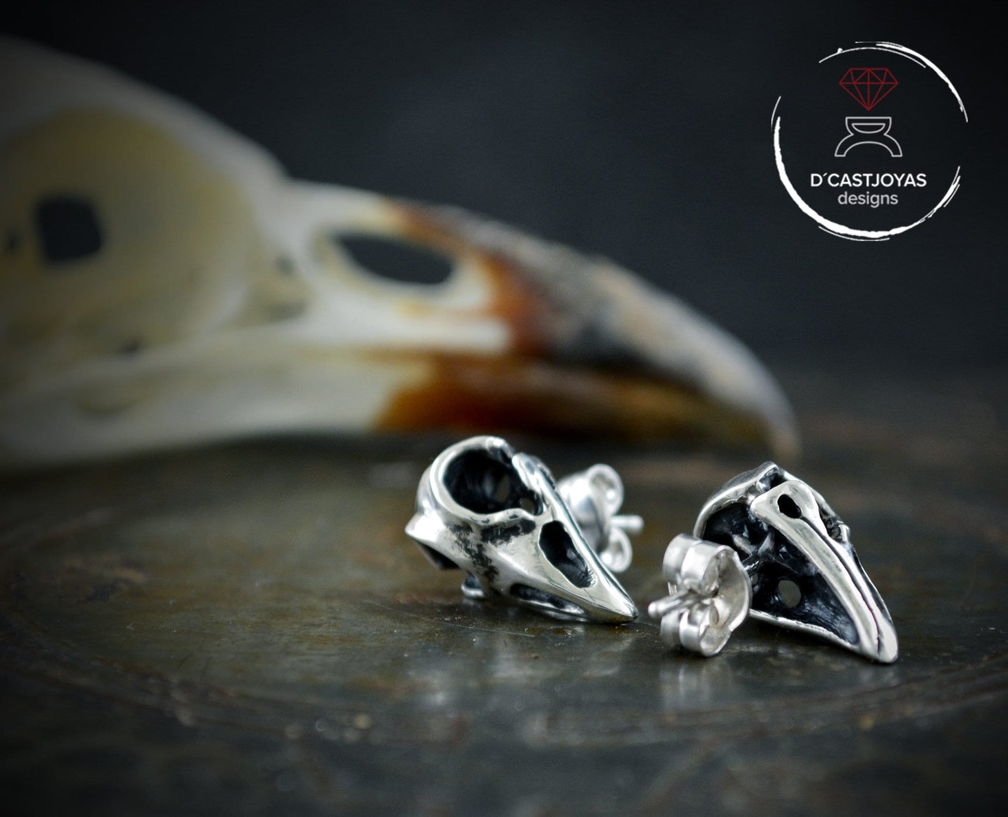 Pendientes cuervos de Odín  en plata de ley maciza con texturas oxidadas, Pendiente calaveras pájaro, Regalo para novia gótica