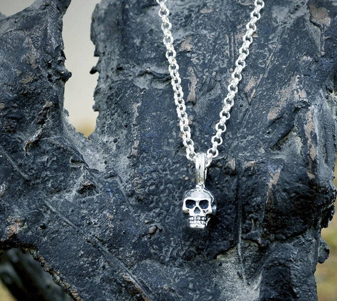Colgante plata calavera pequeña, Colgante cráneo humano, Colgante plata artesanal, Joyería urbana, Estilo punk, Joyería unisex