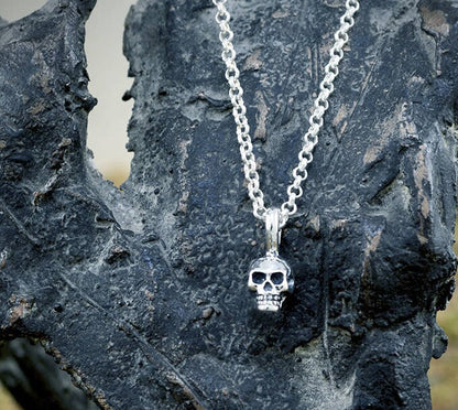Colgante plata calavera pequeña, Colgante cráneo humano, Colgante plata artesanal, Joyería urbana, Estilo punk, Joyería unisex