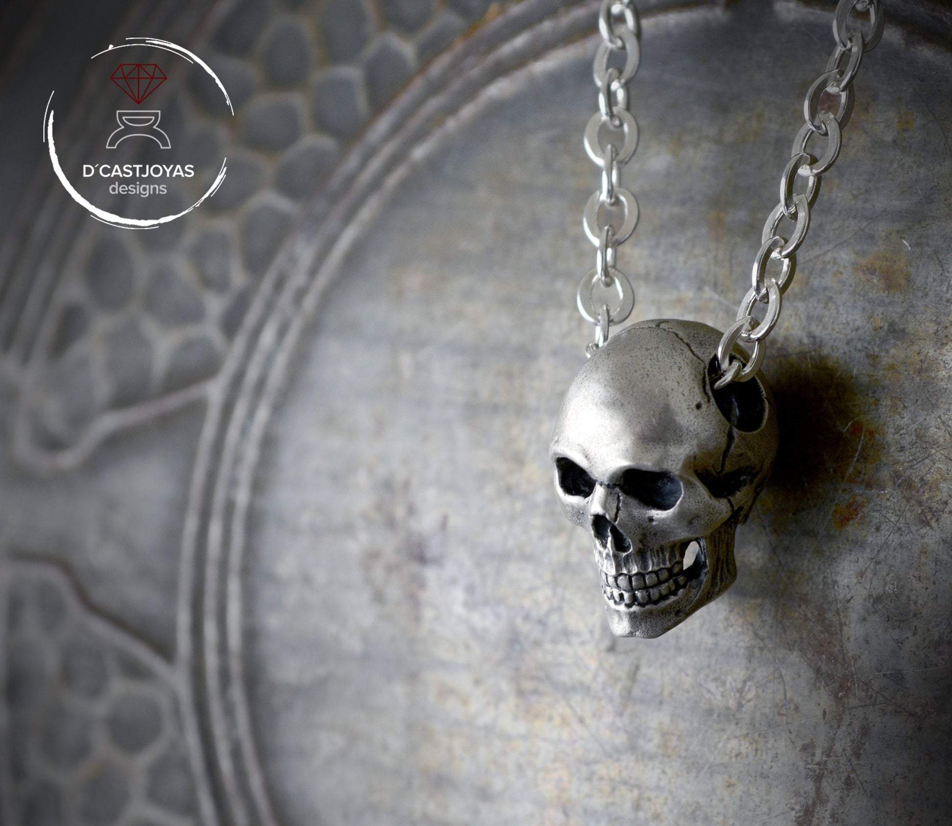 Colgante Craneo completo anatómico de plata para hombre y mujer con texturas oxidadas, Colgante Memento mori - D´Cast