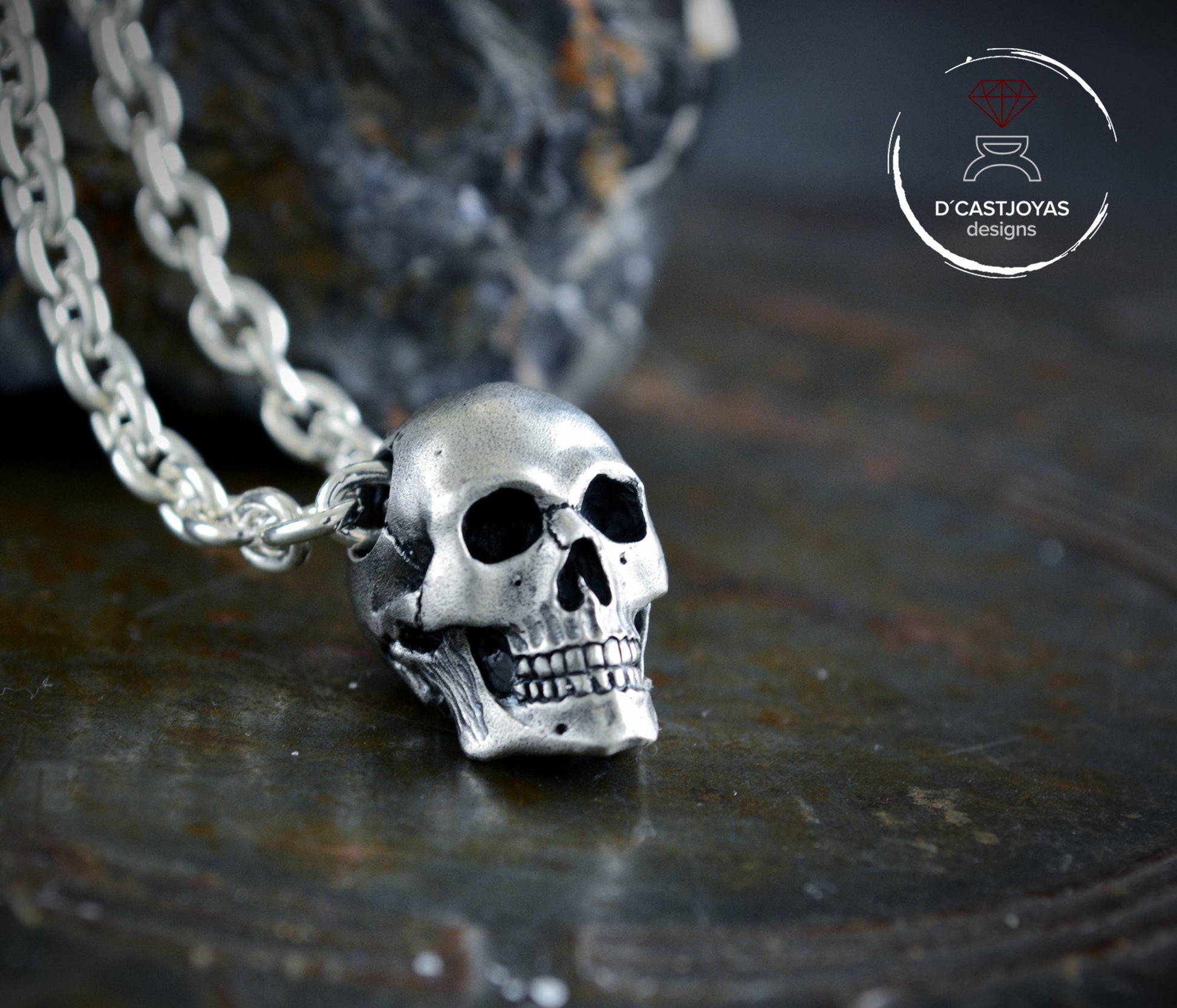 Colgante Craneo completo anatómico de plata para hombre y mujer con texturas oxidadas, Colgante Memento mori - D´Cast