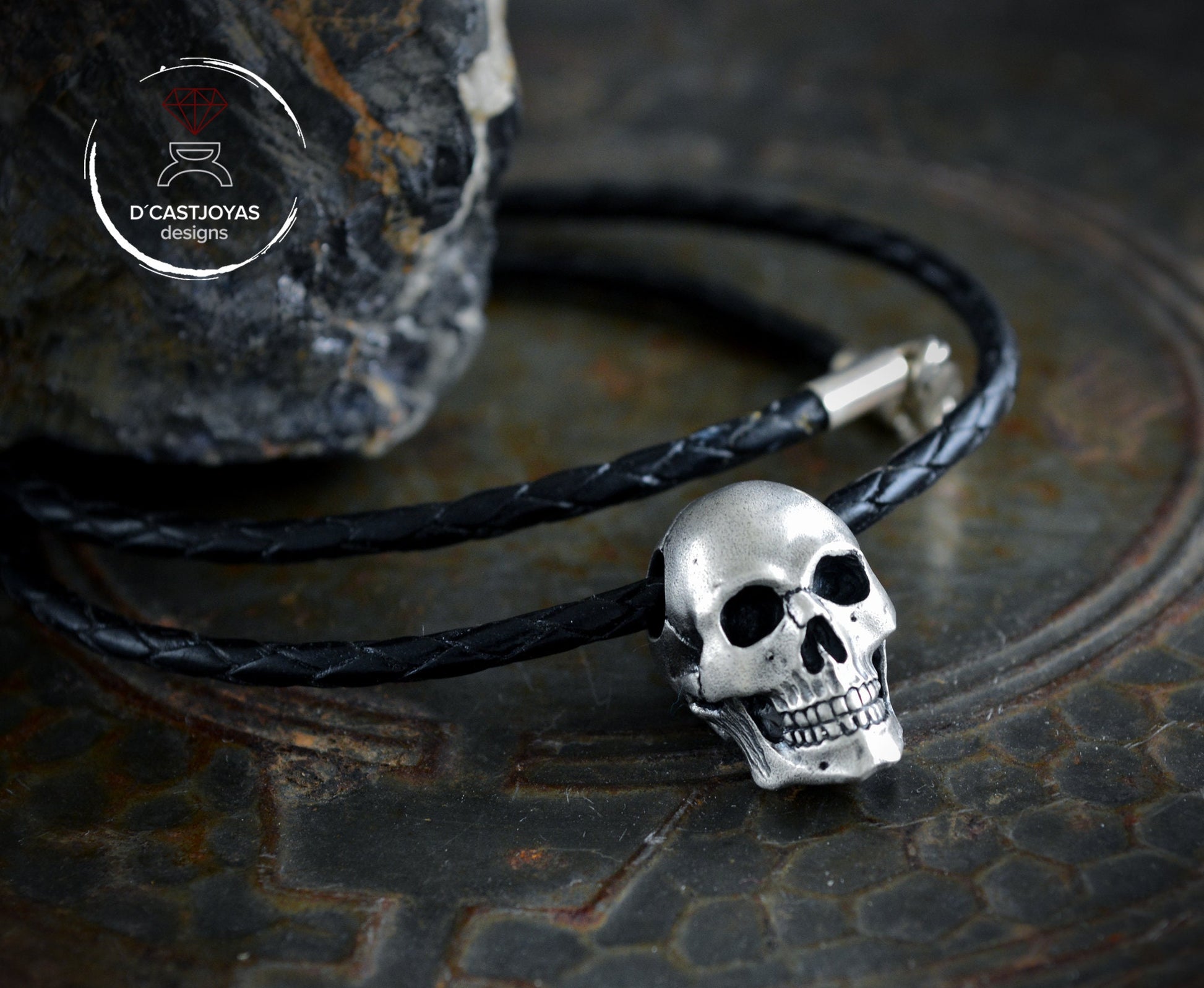 Colgante Craneo completo anatómico de plata para hombre y mujer con texturas oxidadas, Colgante Memento mori - D´Cast