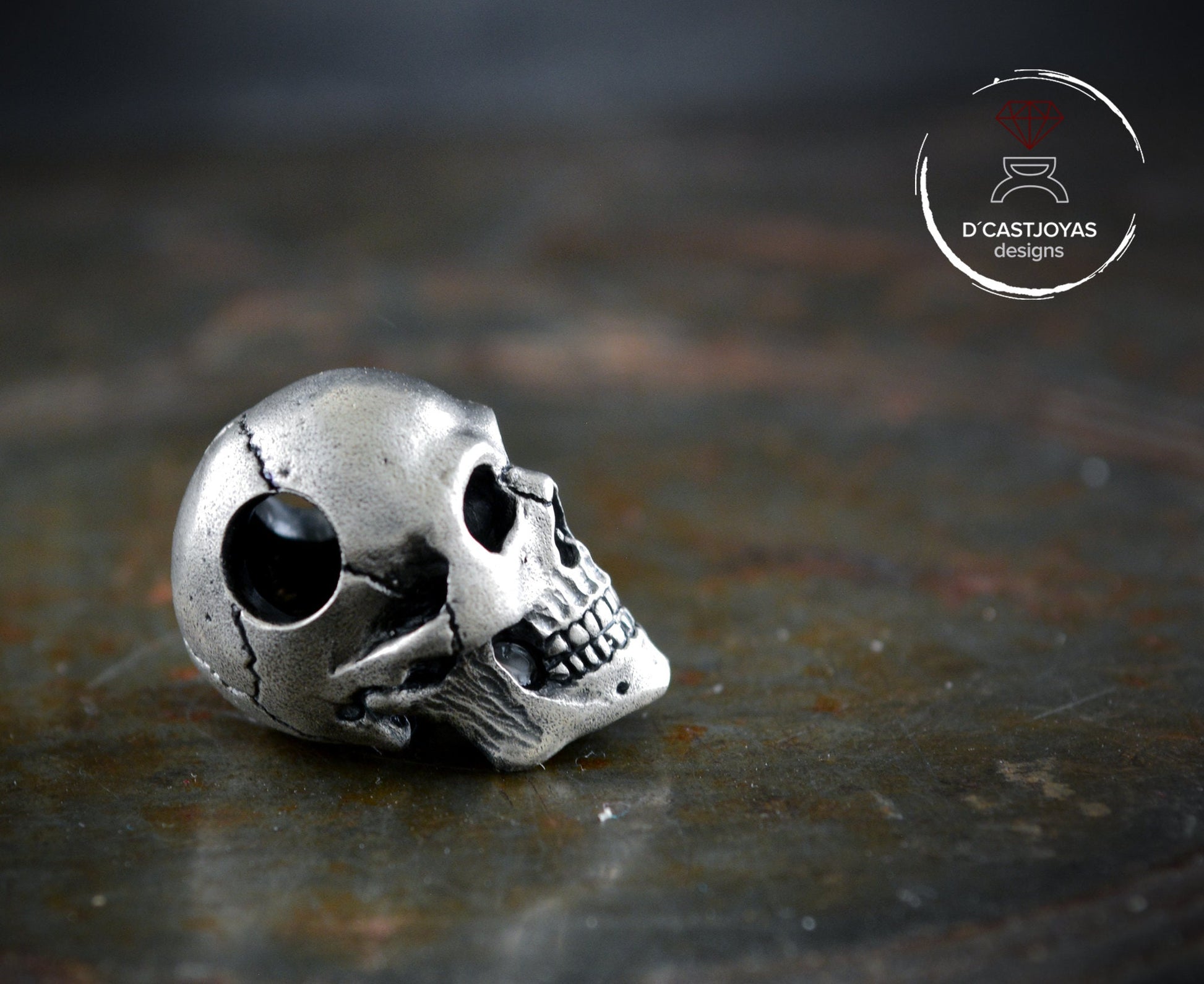 Colgante Craneo completo anatómico de plata para hombre y mujer con texturas oxidadas, Colgante Memento mori - D´Cast